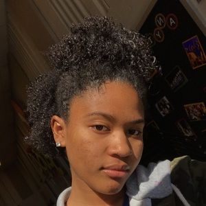 Meet your Posher, Yasmine